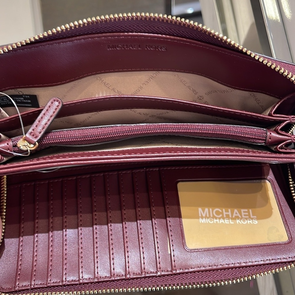 Michael Kors Jet Set Travel Large Signature Logo and Metallic Continental Wallet - Picture 9 of 16